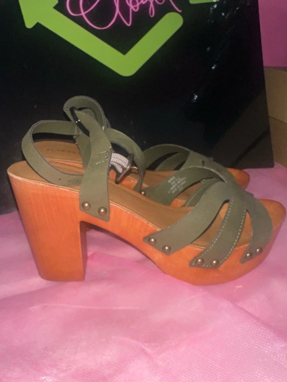 Madden Girl Olive Green Platform Block Heel Sandals Size 9